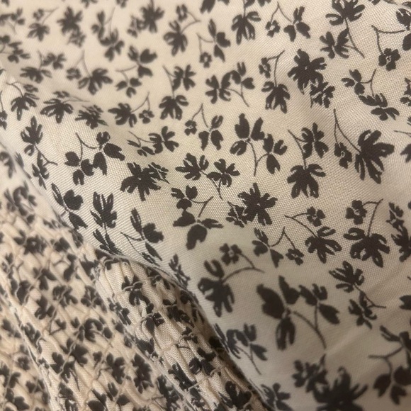 Japna Floral Puff Sleeve Crop Top - Picture 2 of 3